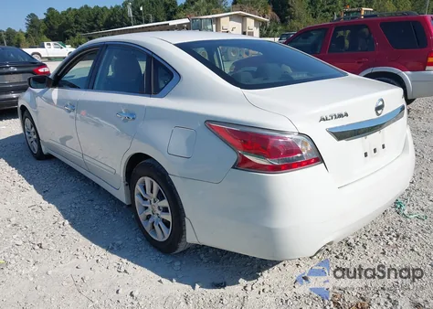 2015 Nissan Altima 2.5 S z USA, uszkodzony, nr VIN 1N4AL3AP6FN911458